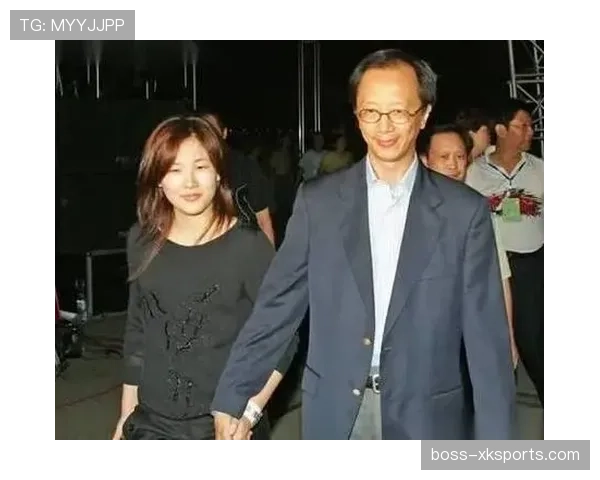 伏明霞买包像抢钱似的,到底谁能跟得上这节奏? 伏明霞买包像抢钱似的,到底谁能跟得上这节奏?